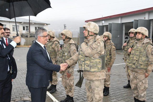 Vali Aykut Pekmez Çelikhan ilçesinde incelemelerde bulundu