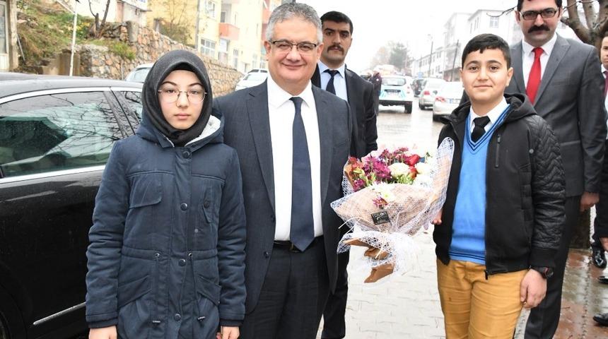 Vali Aykut Pekmez &Ccedil;elikhan il&ccedil;esinde incelemelerde bulundu