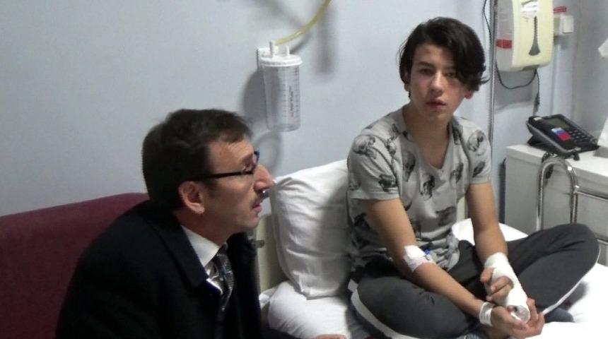 Milli eğitim m&uuml;d&uuml;r&uuml;nden &ouml;ğrencisine ziyaret