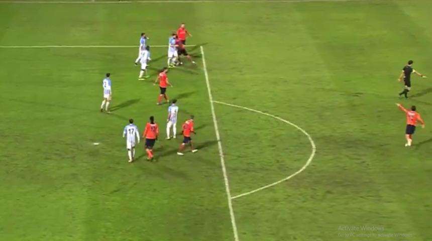 Adana Demirspor-Başakşehir maçında saha karıştı!