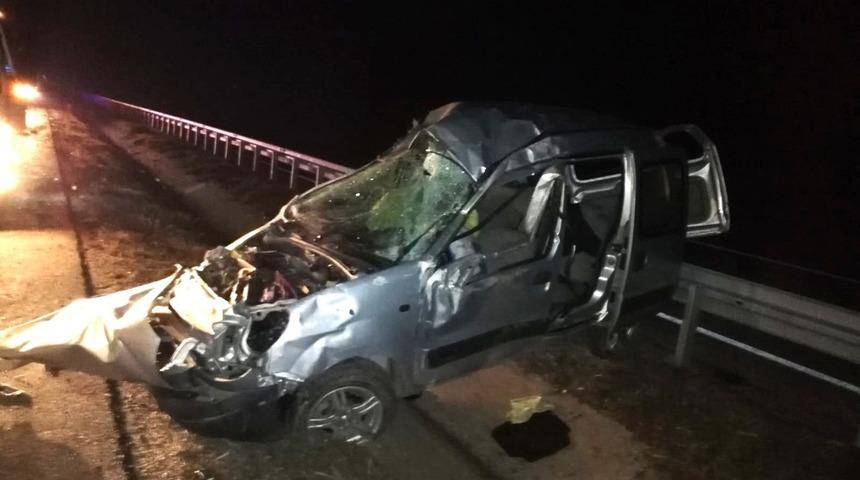 Ticari ara&ccedil; bariyerlere &ccedil;arptı : 1 yaralı