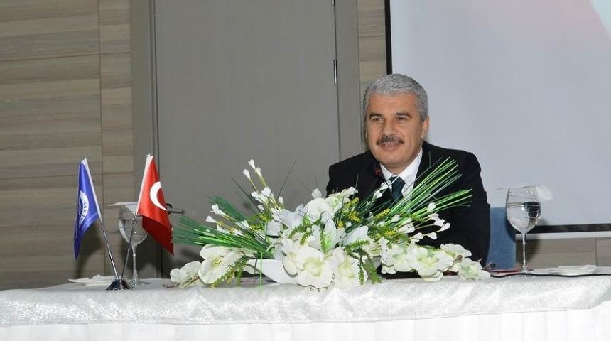 Vali Akın: "Hedefe giden yolda gayret g&ouml;sterip kendinize g&uuml;venin"