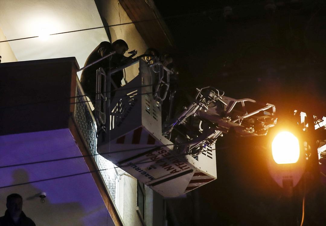 Buzdolabından &ccedil;ıkan yangın evi k&uuml;le &ccedil;evirdi