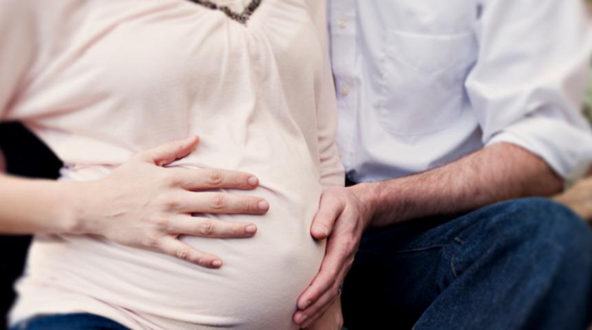 Hamile sevgilisinin karnını makasla kesip bebeği çıkardı!