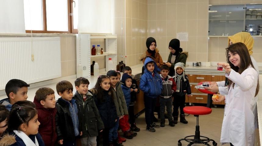 Anaokulu Öğrencileri üniversiteyi gezdi