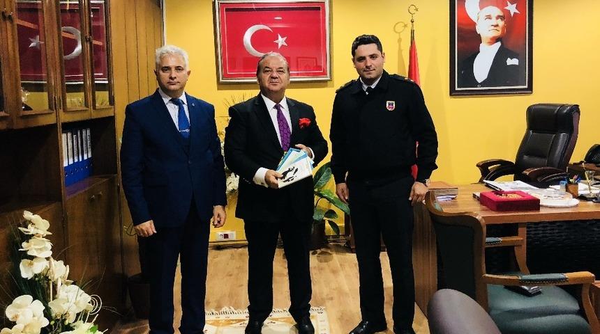 Kaymakam Yıldız&rsquo;dan şehit polis k&uuml;t&uuml;phanesine bağış