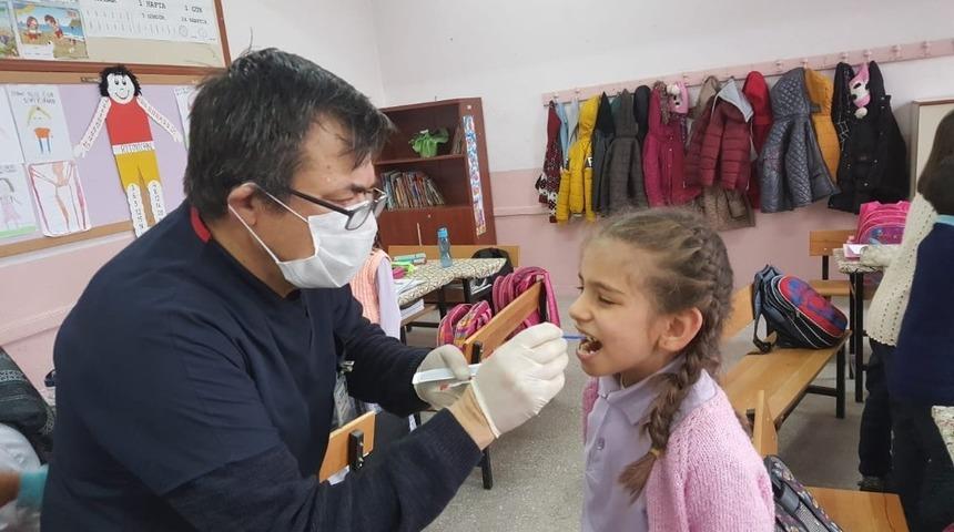 Hisarcık&rsquo;ta 445 &ouml;ğrencinin dişlerine flor vernik uygulaması
