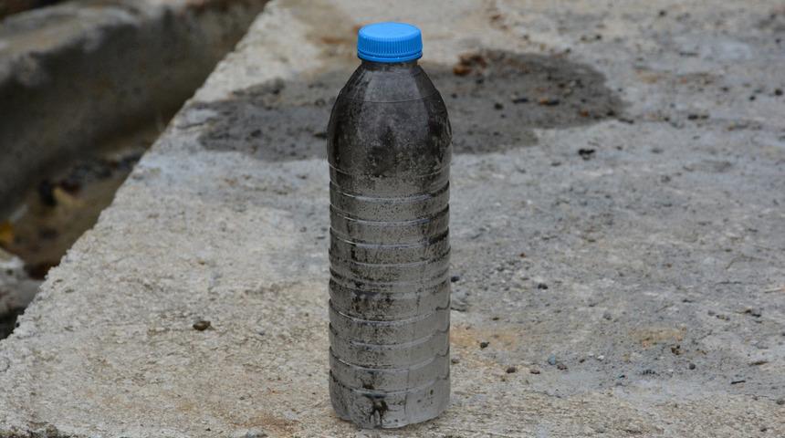 Köyün su borularını kırıp içine mazot ve motor yağı karıştırmışlar