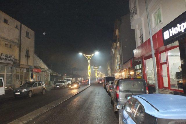 Kültür Caddesi ışıklandırıldı