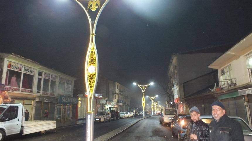 Kültür Caddesi ışıklandırıldı