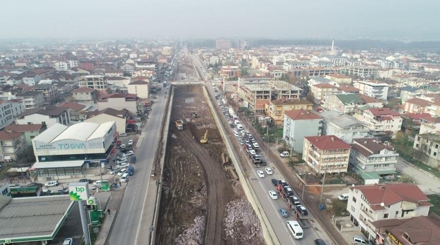 K&ouml;sek&ouml;y Kavşağı&rsquo;nda k&ouml;pr&uuml; kirişleri inşa ediliyor