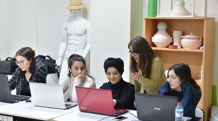 &lsquo;Pop Art Fotoğraf At&ouml;lyesi&rsquo; isimli etkinlik SA&Uuml;&rsquo;de d&uuml;zenlendi