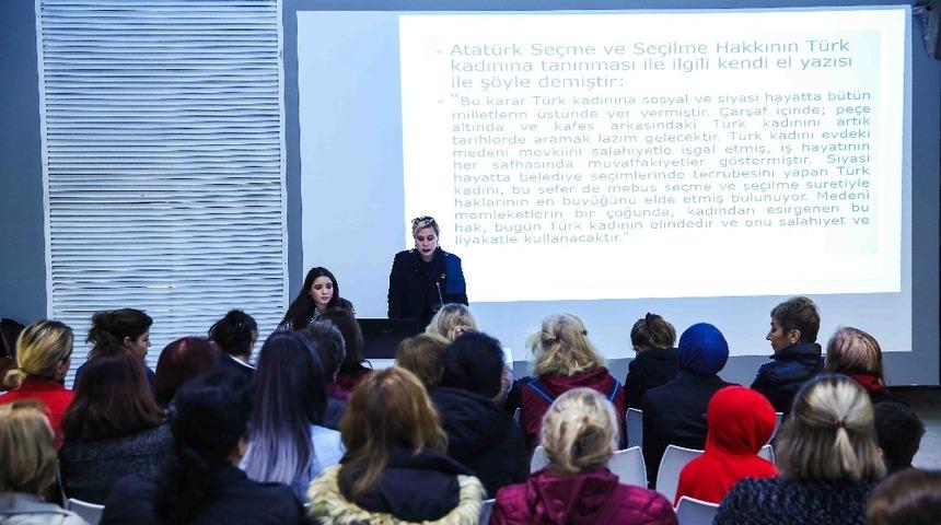 Bucalı kadınlar, se&ccedil;me ve se&ccedil;ilme hakkını kutladı