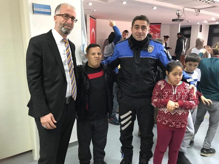 Polislerden engelli çocuklara ziyaret G5