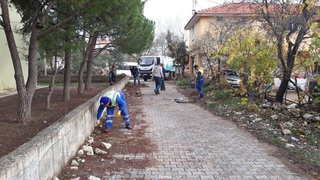 Büyükşehir Yaykın Mahallesi’nde çevre temizliği yaptı