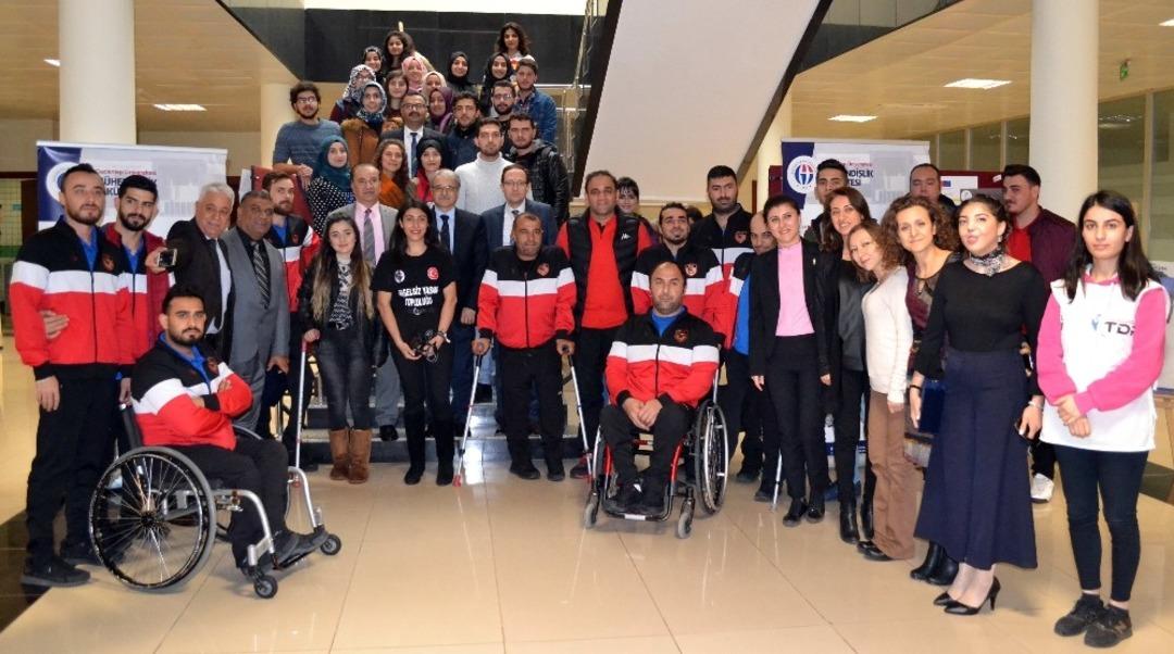 Engelleri Aşanlar Ga&uuml;n &ouml;ğrencileriyle bir araya geldi