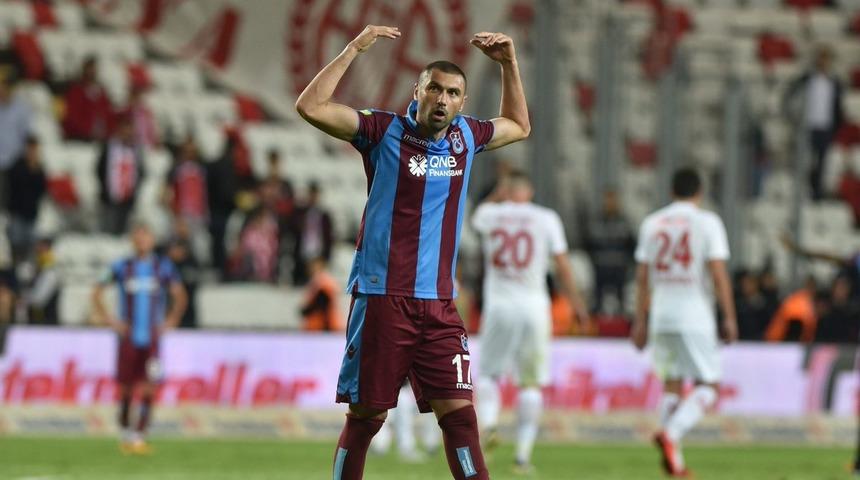 Burak Yılmaz'ın Beşiktaş'a yakın olduğu iddia edildi