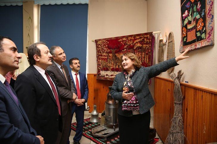 Vali Ali Hamza Pehlivan, “Sandıktan Yansıyan Mazi” sergisi açılışına katıldı G5