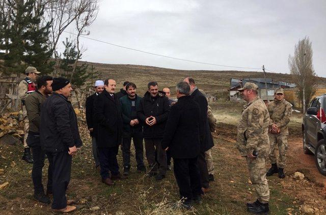 Vali Ali Hamza Pehlivan şehit  ailesine taziye ziyaretinde bulundu