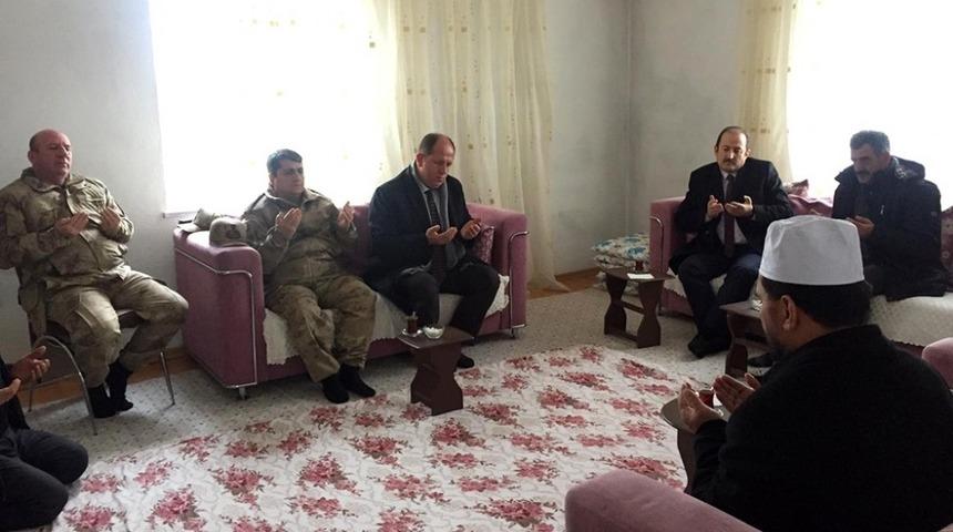 Vali Ali Hamza Pehlivan şehit  ailesine taziye ziyaretinde bulundu