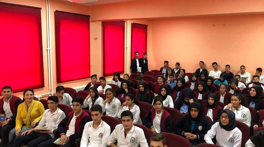 Yazan Ümran Öztürk, Vanlı okuyucularıyla buluştu