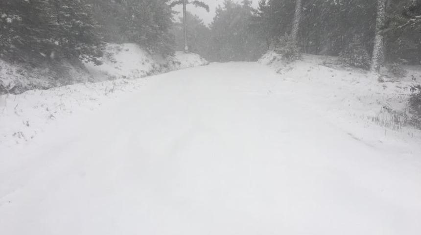 Manisa&rsquo;nın y&uuml;ksek kesimlerinde kar yağışı