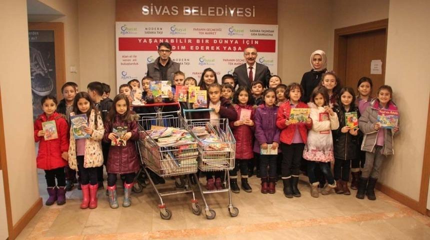 İlkokul &ouml;ğrencilerinden anlamlı bağış