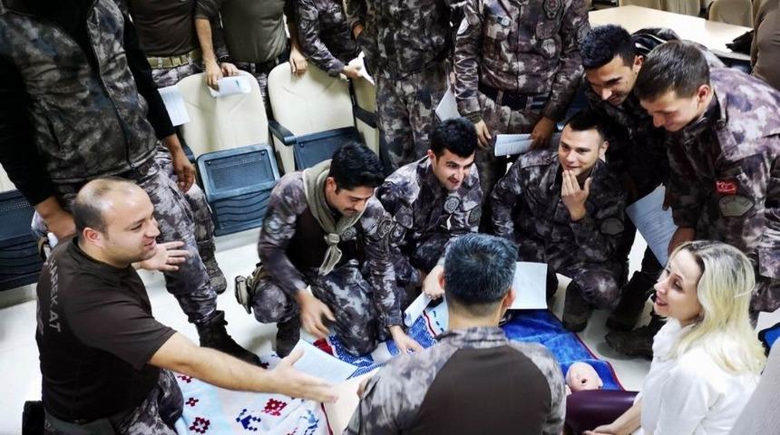 Özel Hareket Polislerine ilk yardım kursu