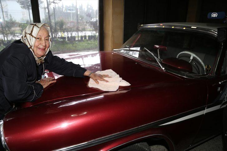 1957 model klasik otomobiline gözü gibi bakıyor G2