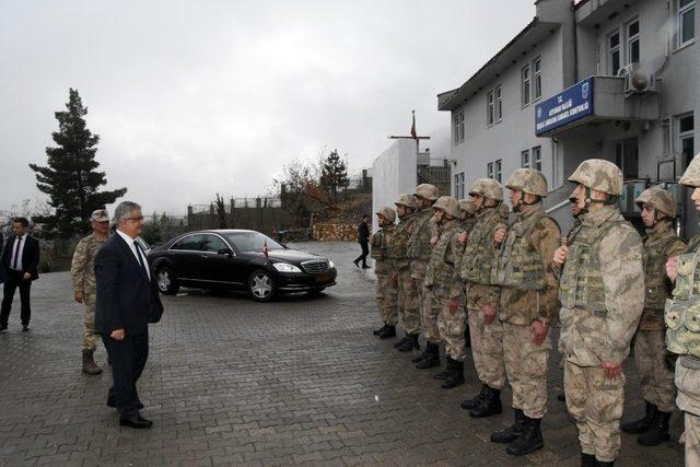 Vali Aykut Pekmez askerlerle bir araya geldi