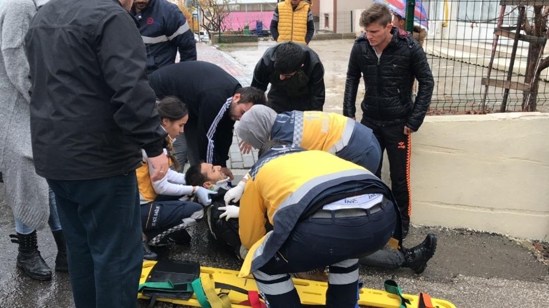 Bilecik&rsquo;te otomobil ile motosiklet &ccedil;arpıştı; 1 yaralı