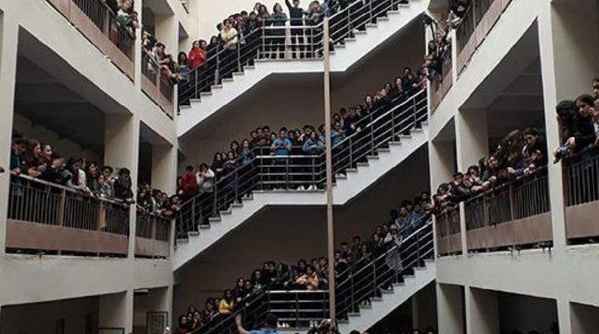 Lisede taciz protestosuna katılan öğrencilere büyük şok!