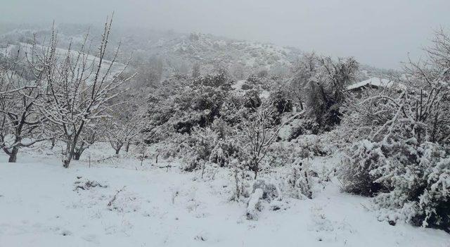 Manisa’nın yüksek kesimlerinde kar yağışı etkili oluyor