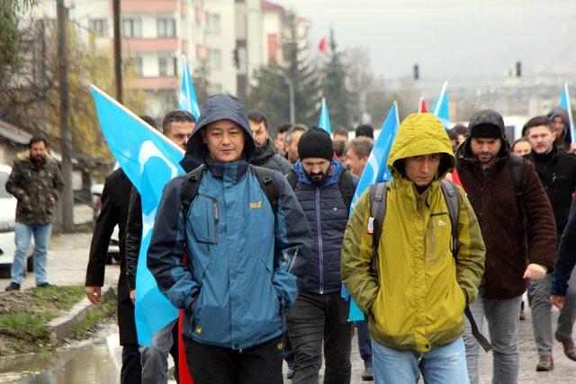 Çin'i protesto için yürüyen 2 Doğu Türkistanlı, Bolu'ya ulaştı