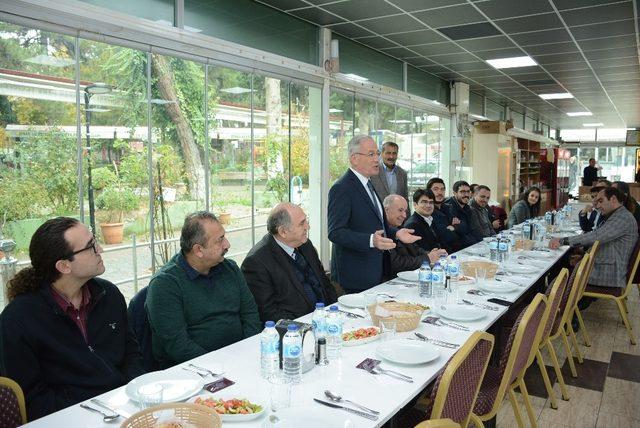 Dinar Belediye Başkanı Saffet Acar, mühendislerle yemekte buluştu