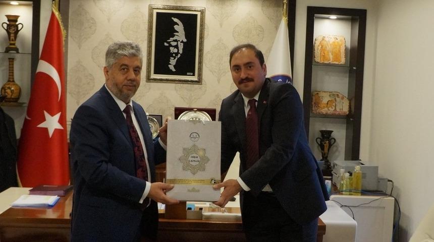 Eskişehir İl M&uuml;ft&uuml;s&uuml; Gerek Seyitgazi Kaymakamı Demirkol&rsquo;u makamında ziyaret etti