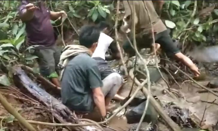 Kütüğe bastığını sandı ama... Korkunç anlar G2