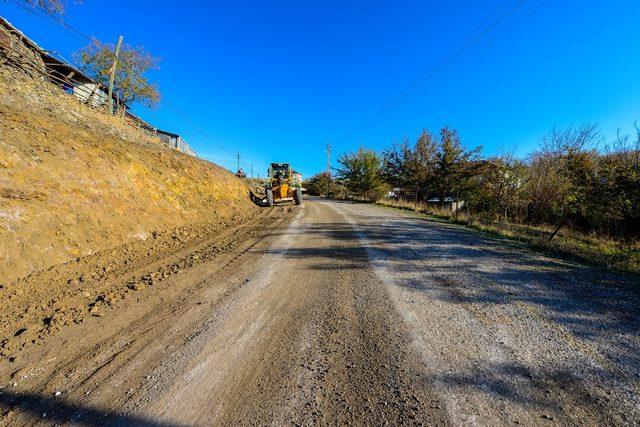 Arguvan’da yeni yol açma ve genişletme çalışmaları