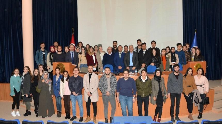 ME&Uuml;&rsquo;de "Mezunlarımız ve Kariyer" konferansı