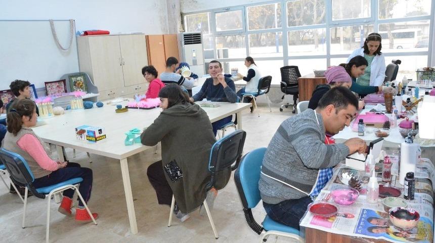 Engelleri sanat ve sporla aştılar