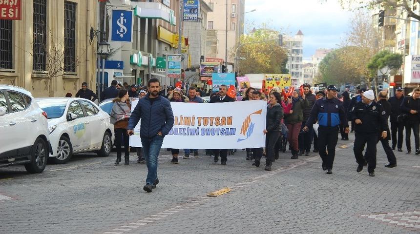 Engelliler için farkındalık yürüyüşü yapıldı