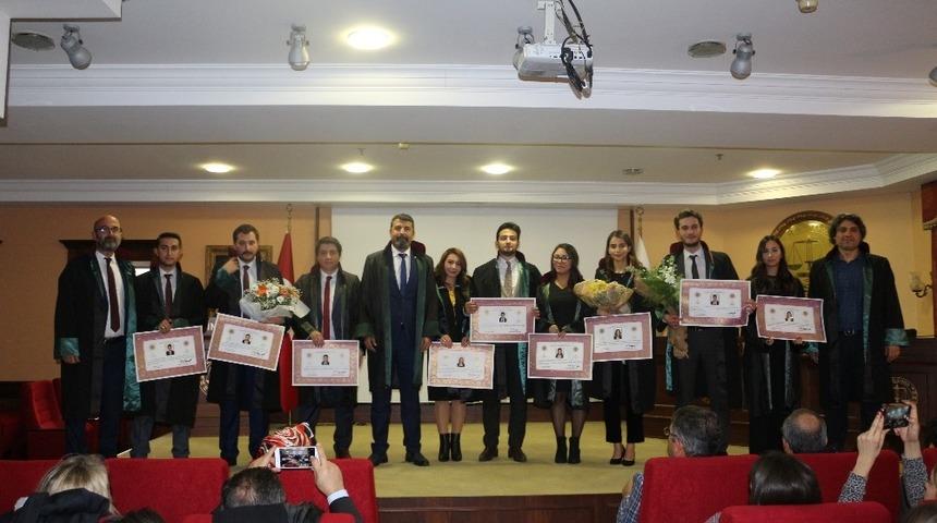 Stajını tamamlayan avukatlar c&uuml;ppe giydi