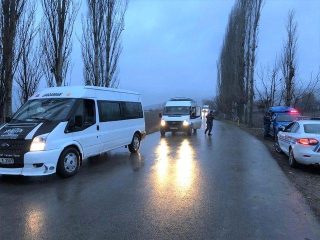 Amasya’da jandarma ekipleri okul servislerini denetledi