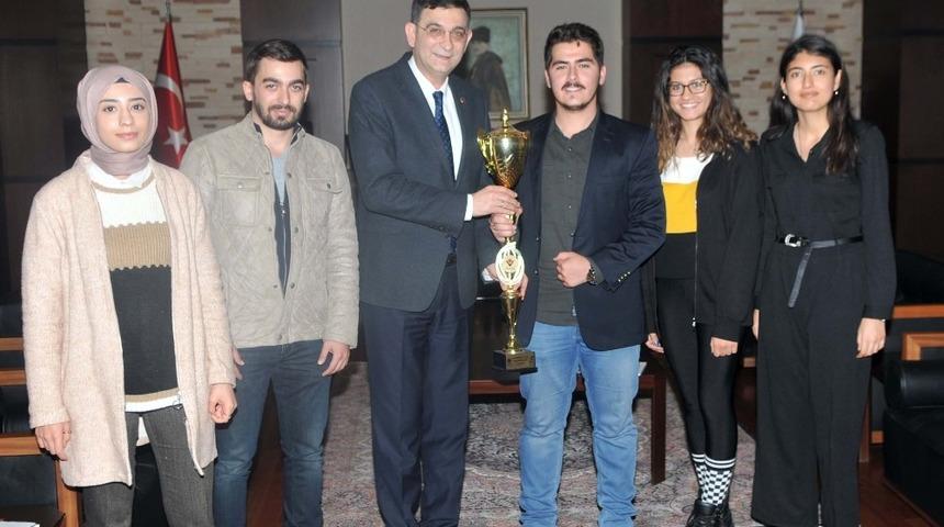 GSO Başkanı &Uuml;nverdi&rsquo;den &uuml;niversite &ouml;ğrencilerine tam destek