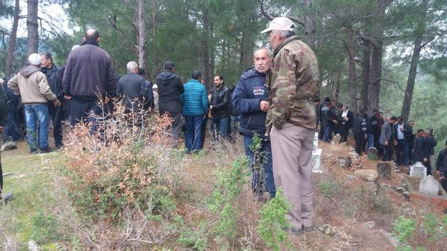 Kamyonetin duvara sıkıştırdığı minik Arda, toprağa verildi