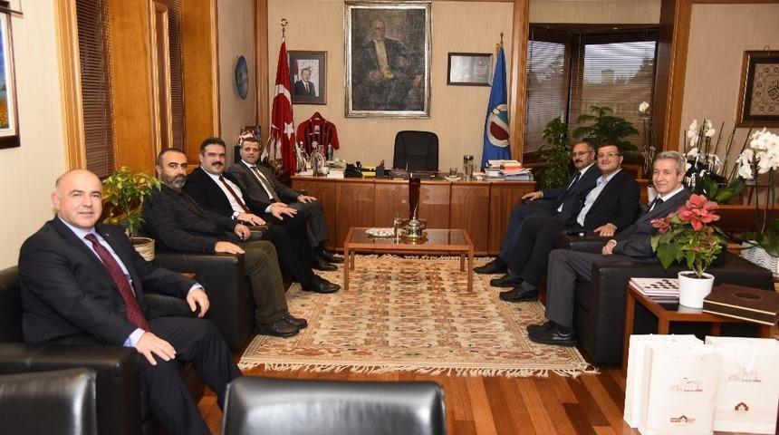 Rekt&ouml;r &Ccedil;omaklı&rsquo;ya ziyaretler s&uuml;r&uuml;yor