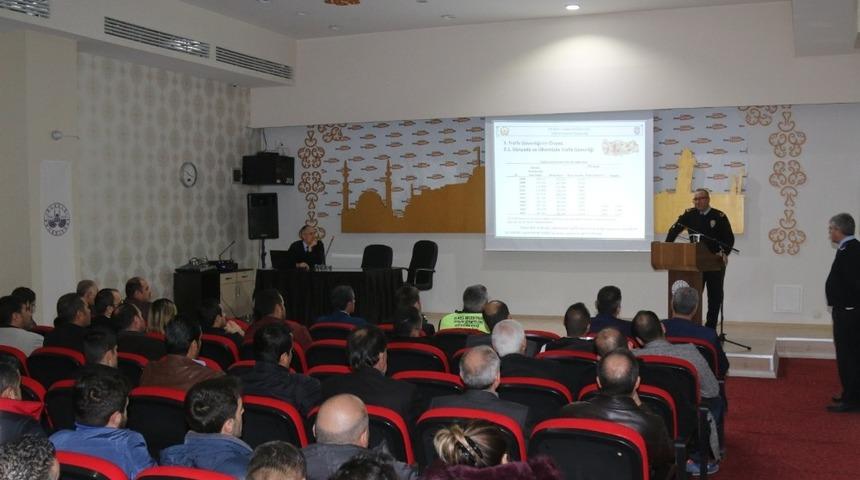 Belediye personeline "Trafik Kuralları" semineri