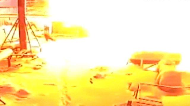 İş&ccedil;ilerin patlamadan saniyeler ile kurtuldukları an kamerada 1