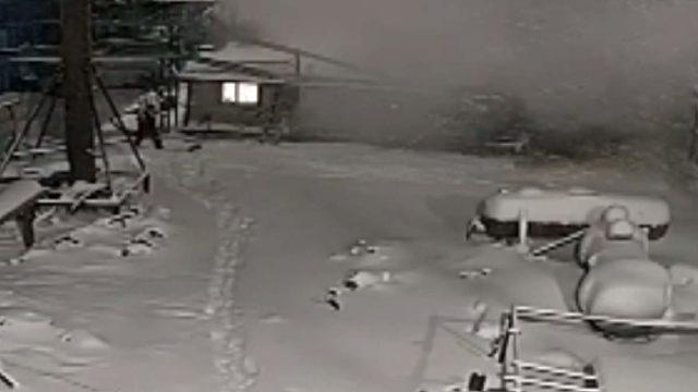 İşçilerin patlamadan saniyeler ile kurtuldukları an kamerada