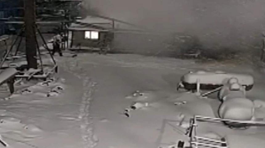 İş&ccedil;ilerin patlamadan saniyeler ile kurtuldukları an kamerada